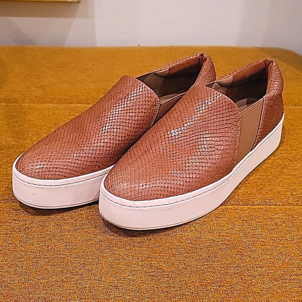 VINCE. Womens Beige Snake Print Goring Padded Garvey Round Toe Platform Slip On